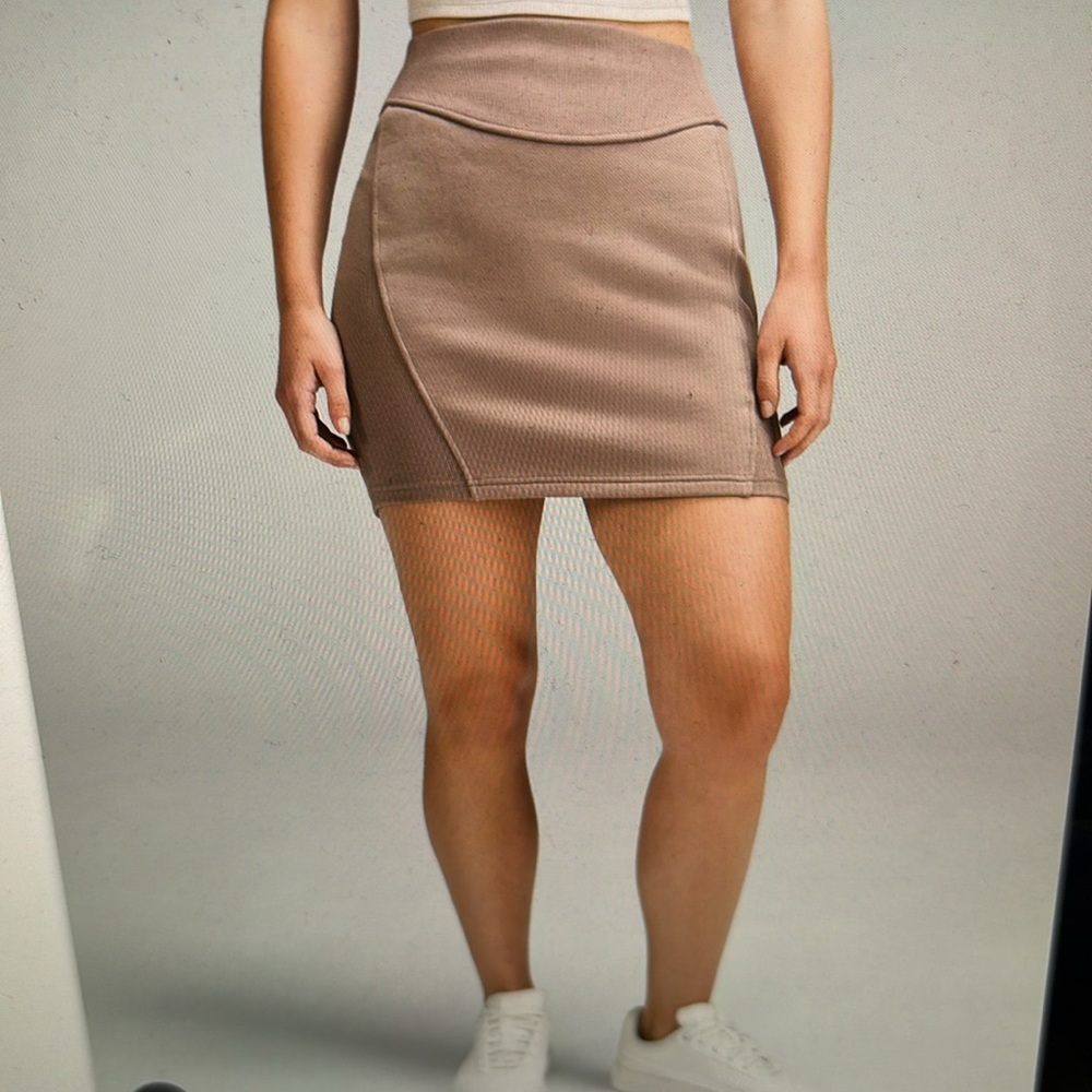 Lululemon High Rise Scuba Mini Skirt Size Medium NWT